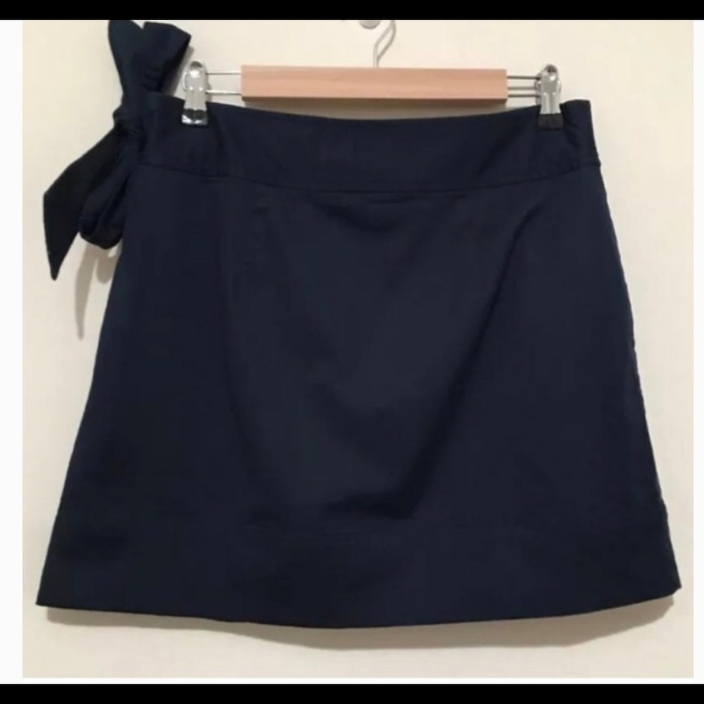 Vineyard Vines navy skirt with detachable bow sz 6